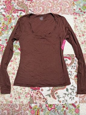 Roxy Scoop Neck Long Sleeve Tee in Brown